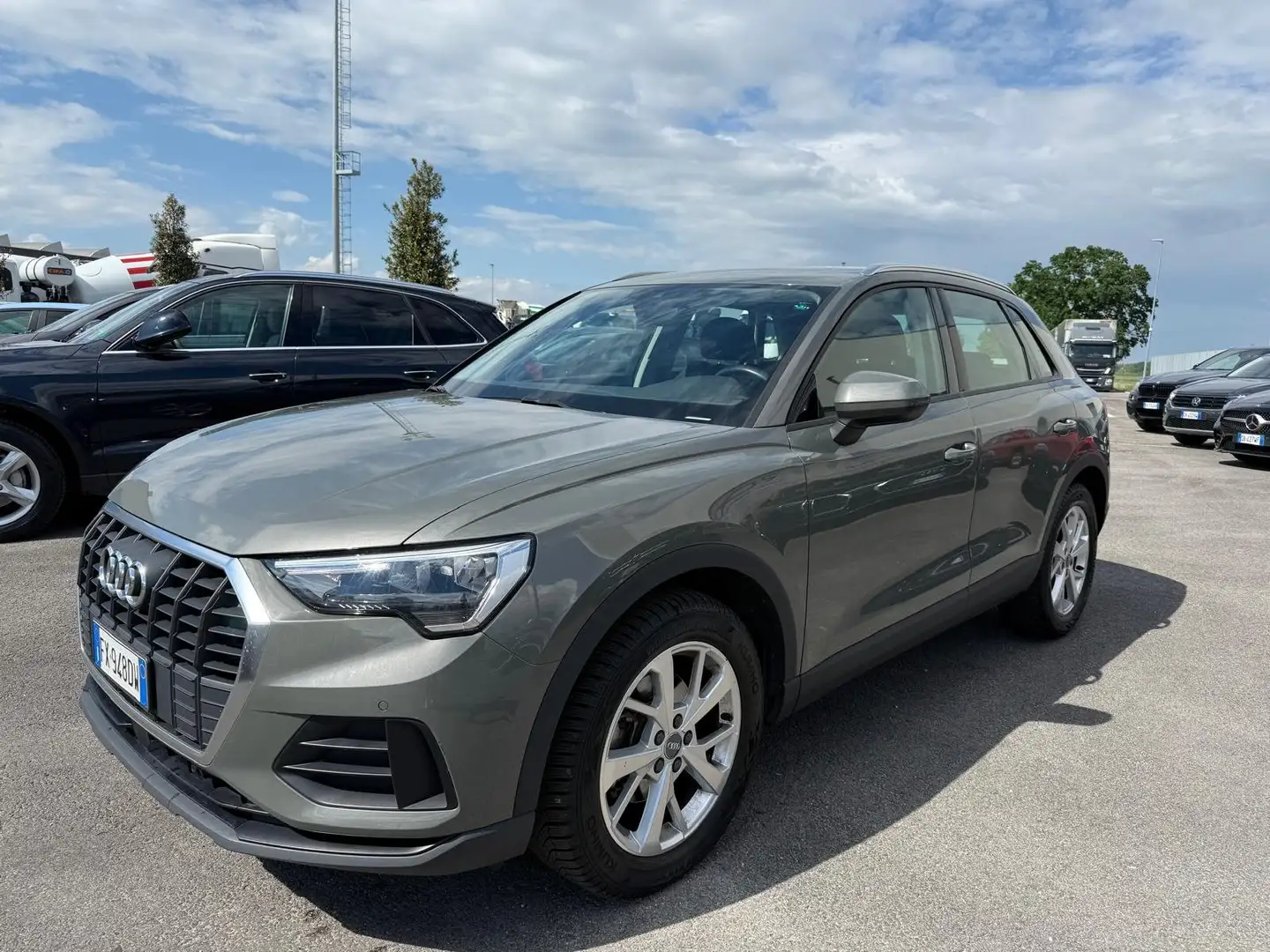 Audi Q3 Q3 35 2.0 tdi Business s-tronic Gris - 1