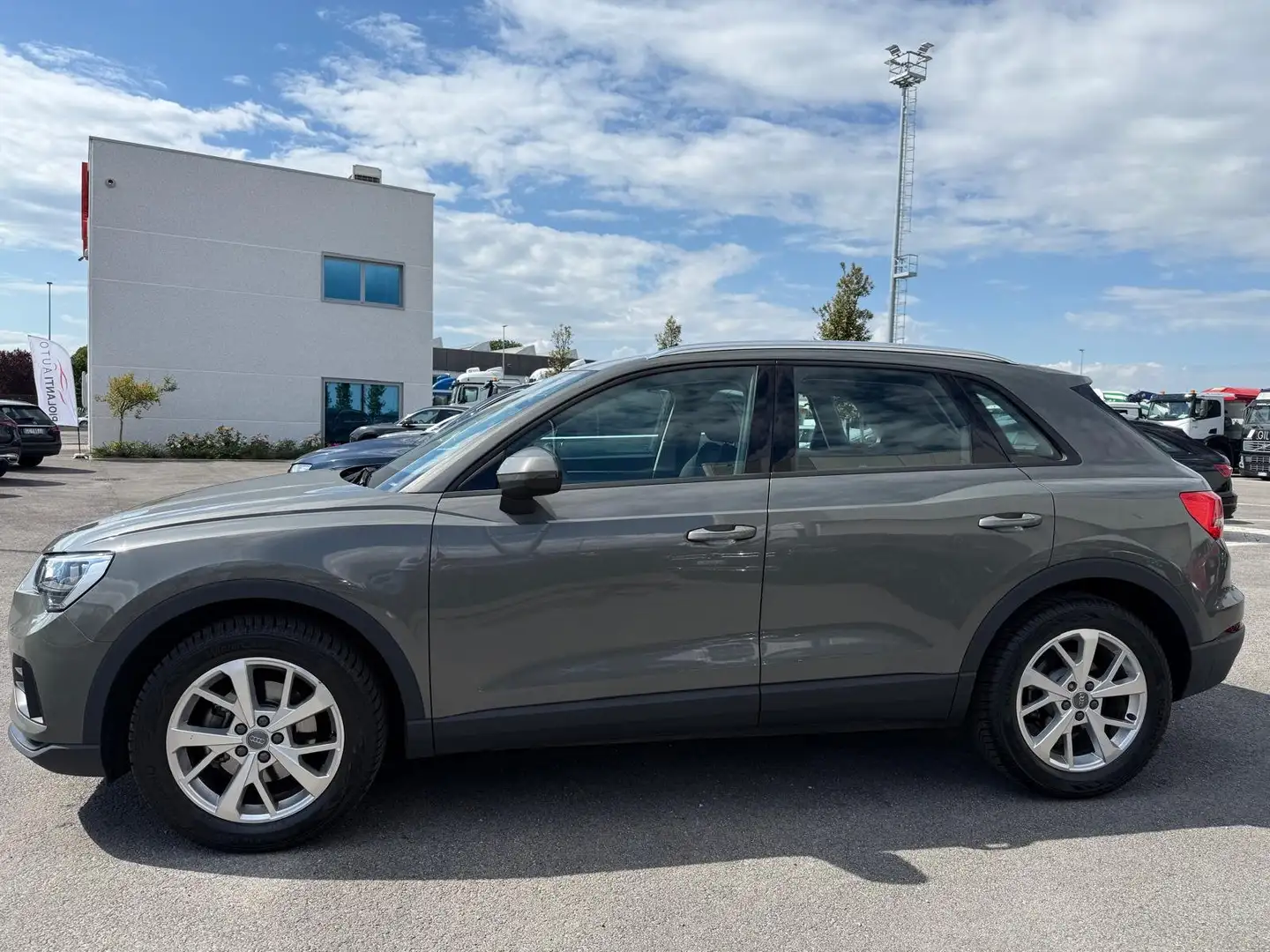 Audi Q3 Q3 35 2.0 tdi Business s-tronic Gris - 2