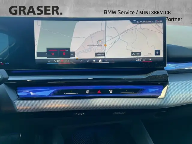 BMW 5 Series view 11