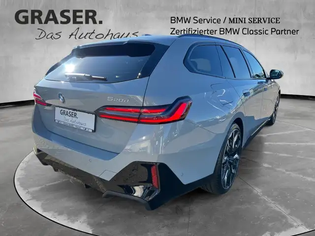 BMW 5 Series view 6
