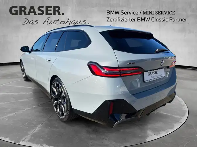 BMW 5 Series view 3