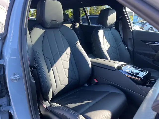 BMW 5 Series view 15