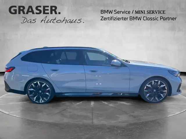 BMW 5 Series view 7