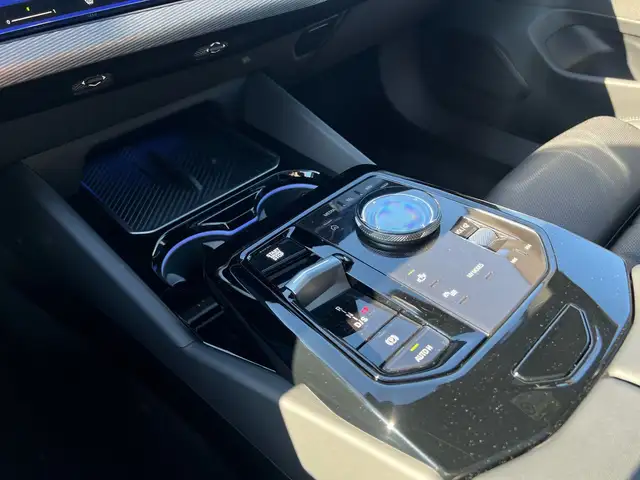 BMW 5 Series view 13