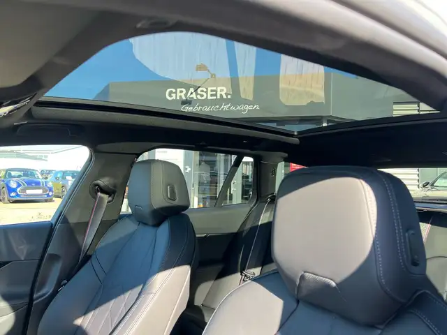 BMW 5 Series view 14