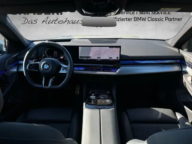 BMW 5 Series view 4