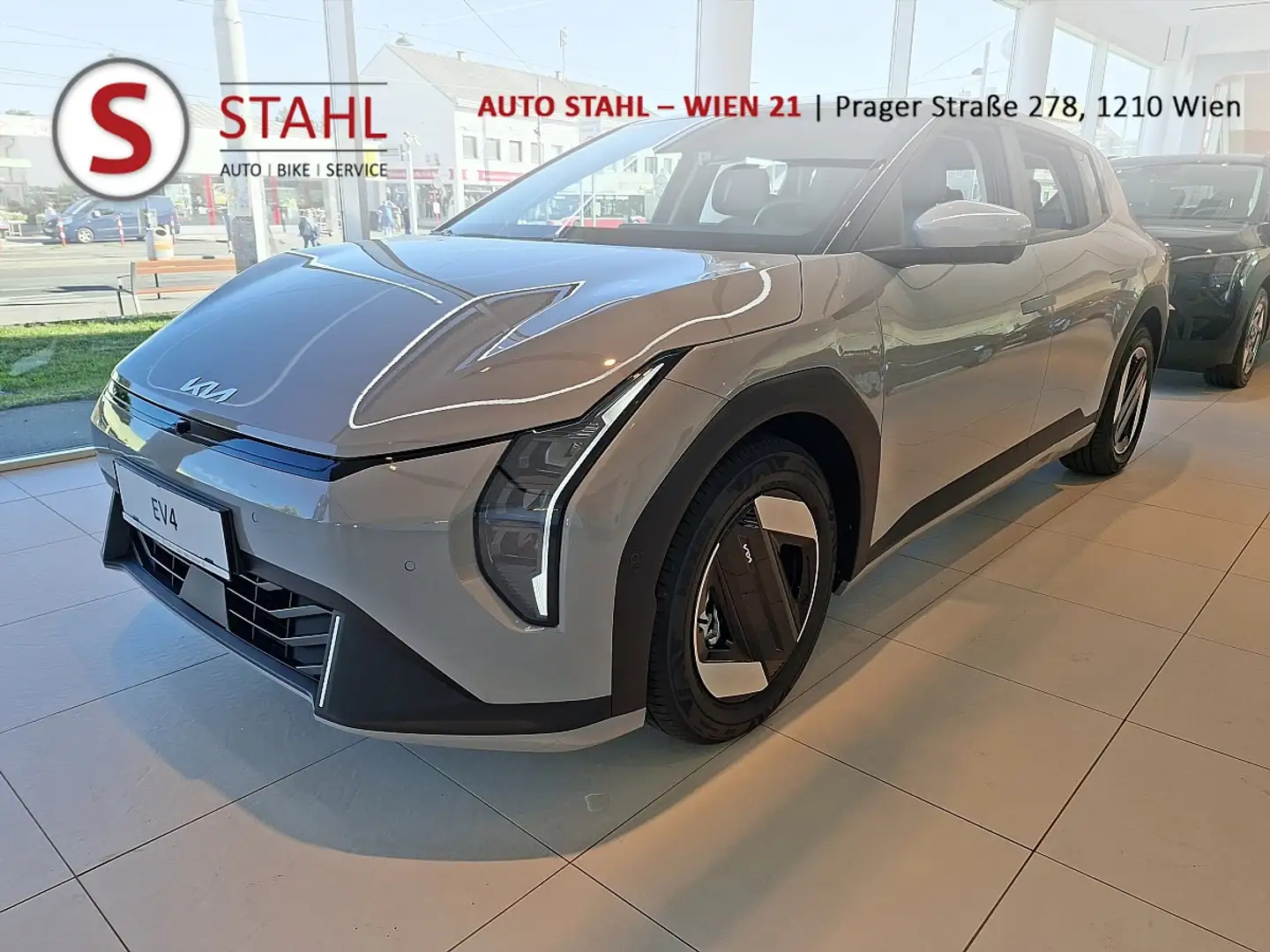Kia EV4 HB Earth Plus Long Range | 81,4kWh FWD Aut. | S... Grau - 1