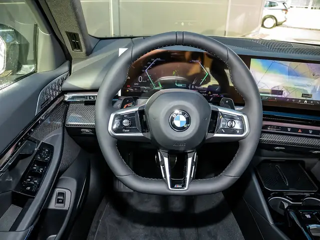BMW 5 Series view 7