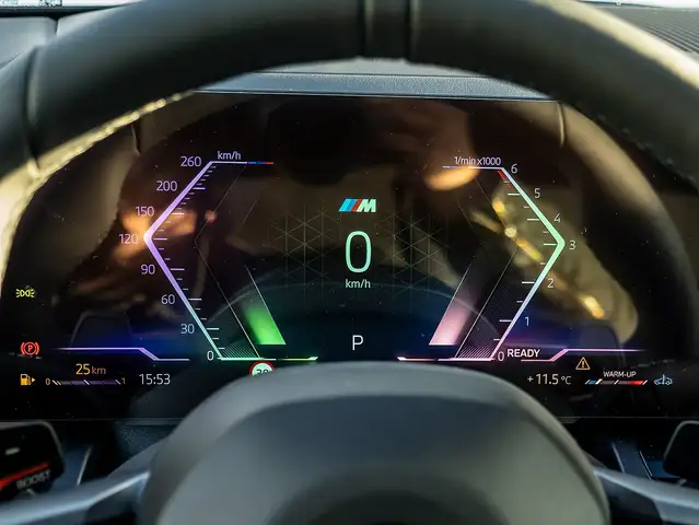 BMW 5 Series view 8