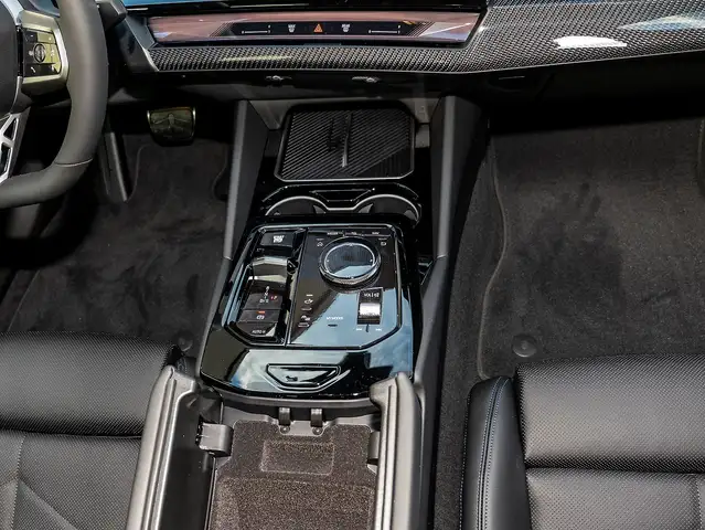 BMW 5 Series view 5