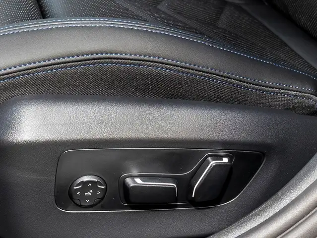 BMW 5 Series view 11