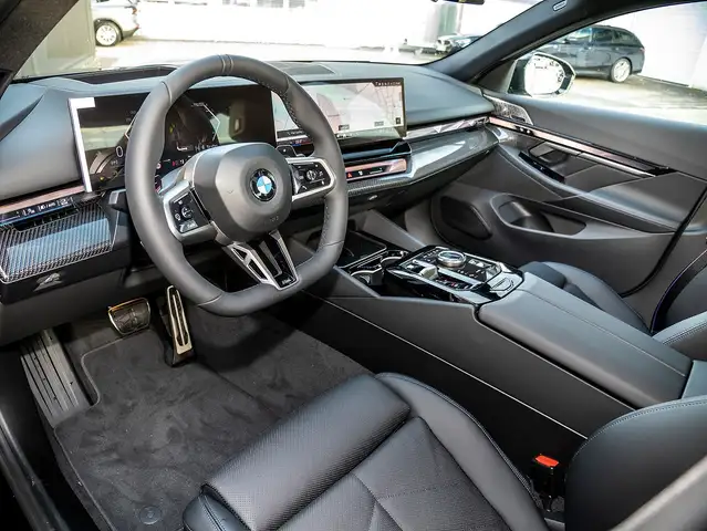 BMW 5 Series view 3