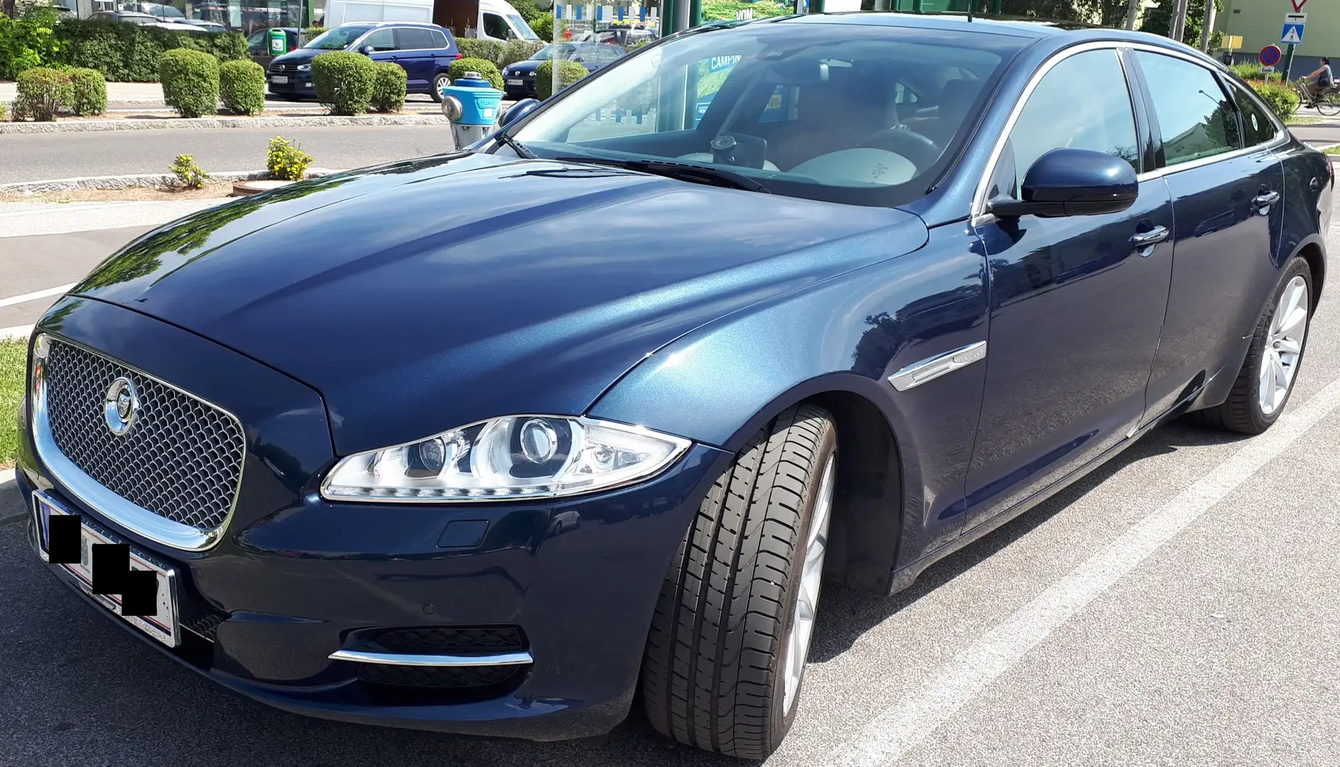 Jaguar XJ XJ 3,0 S/C Portfolio LWB AWD Portfolio Albastru - 1