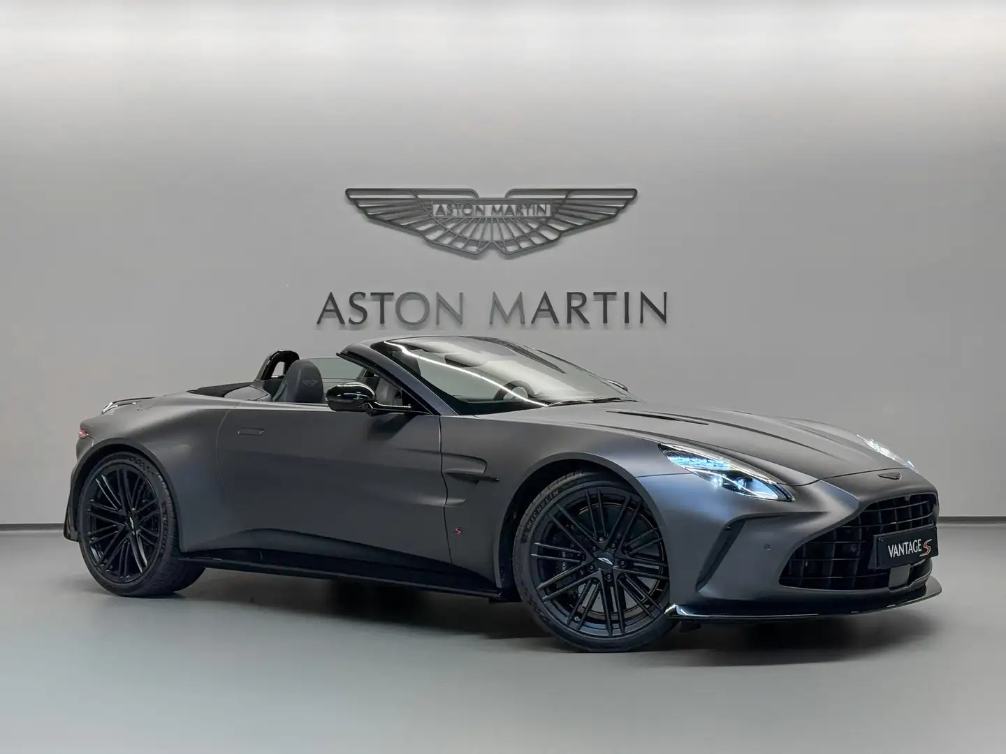Aston Martin Vantage S Roadster | NEW MODELYEAR 2026 Grau - 1