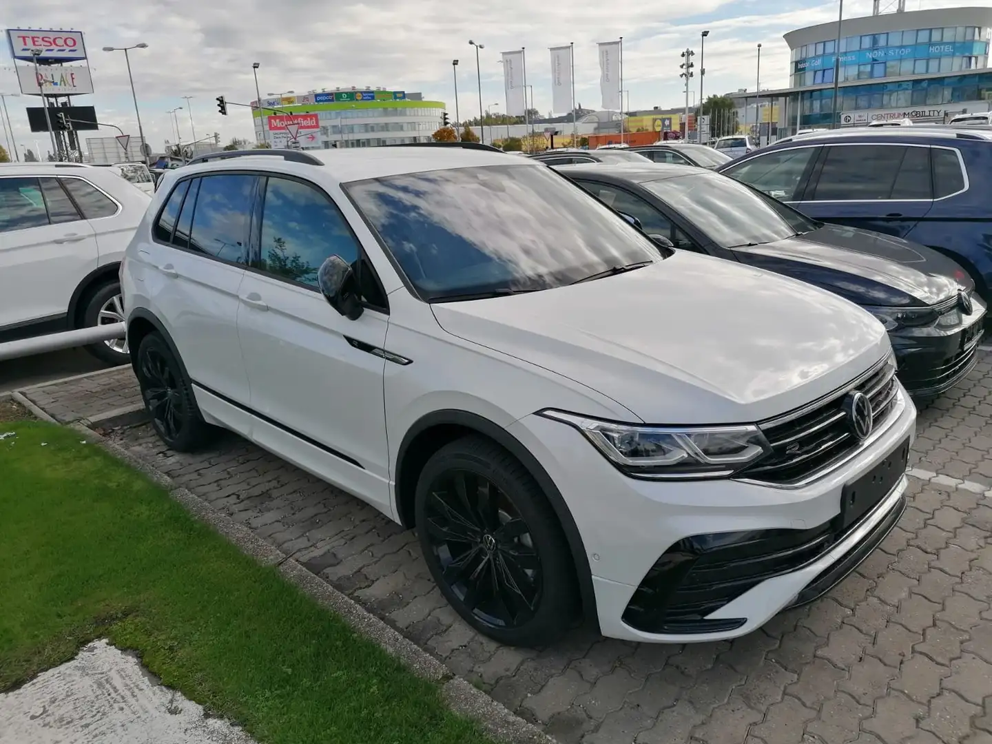 Volkswagen Tiguan R-Line 4Motion 20"/IQ./Navi/AHK/Standhzg./AreaView Weiß - 1