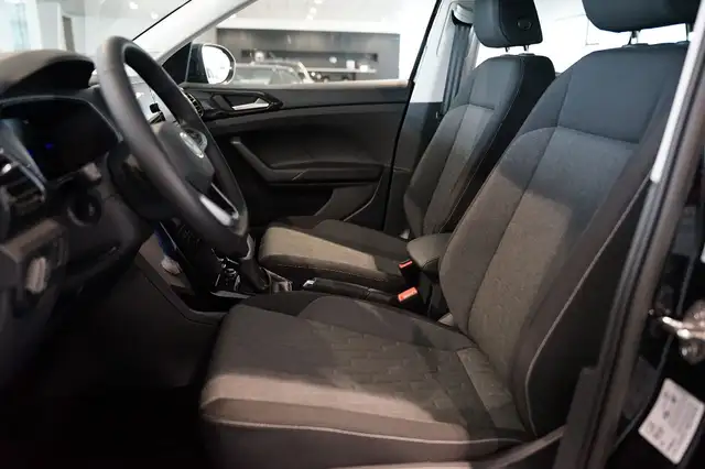 Volkswagen T-Cross view 9