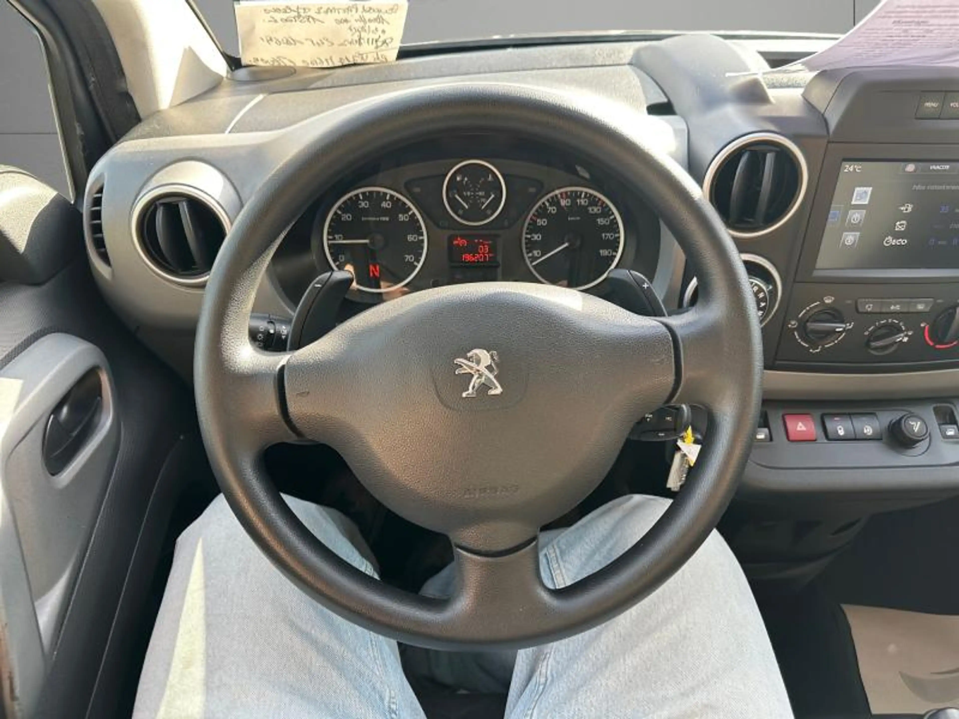 Peugeot Partner 6500 eur marchand1.6HDi 100Automatic gris 03/17 A — photo 9