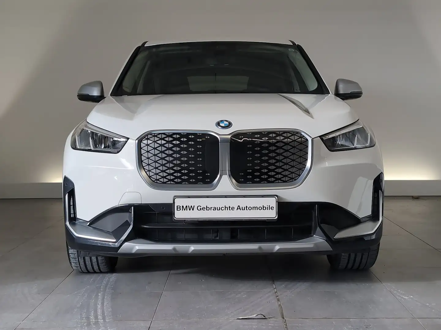 BMW iX1 xDrive30 xLine Navi/LED/AHK/SHZ/DAB/PA Navi/LED/AH Weiß - 2