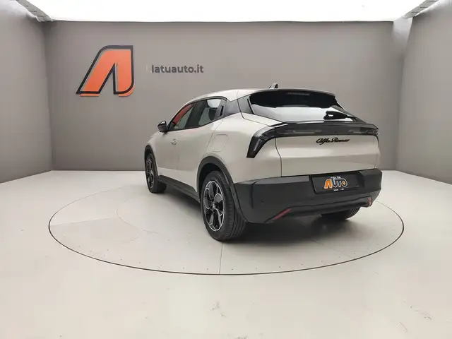 Alfa Romeo Junior view 5