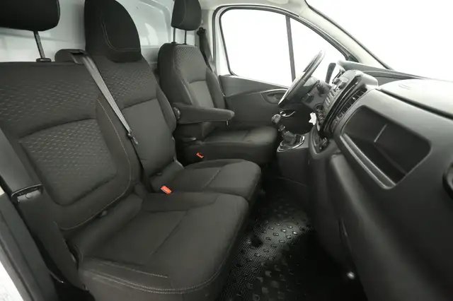 Opel Vivaro view 10
