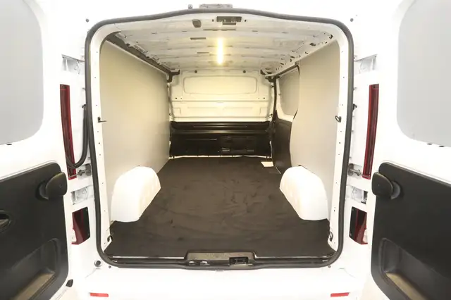 Opel Vivaro view 3
