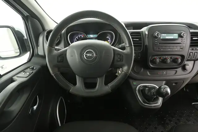 Opel Vivaro view 2