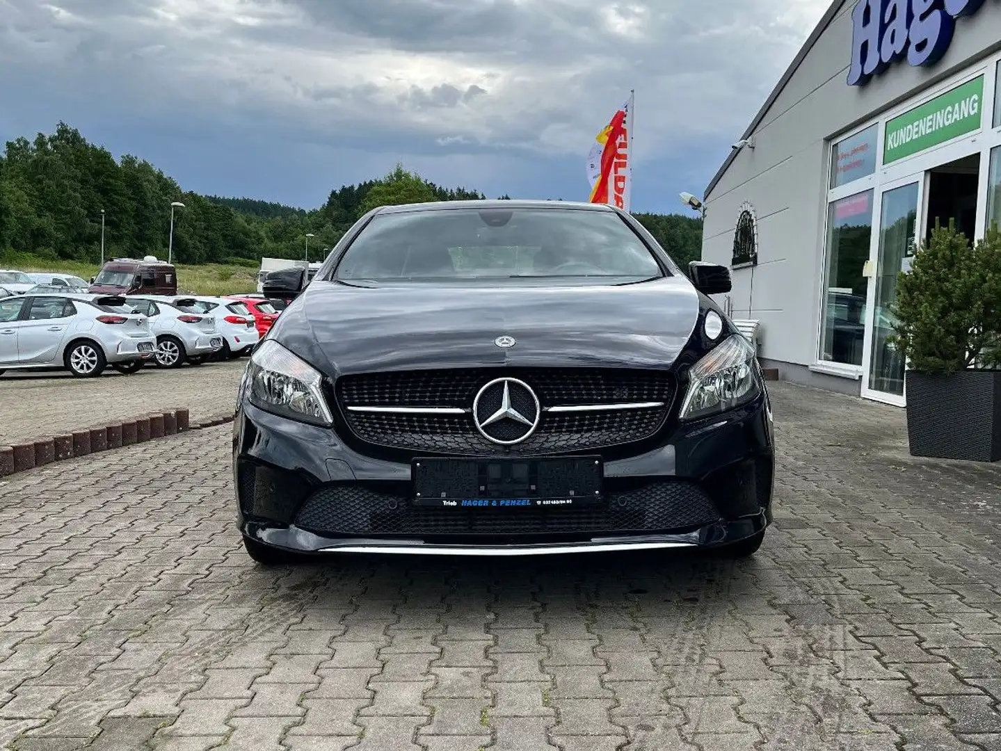 Mercedes-Benz A 180 A -Klasse A 180 8-fach bereift Navi PDC Noir - 2