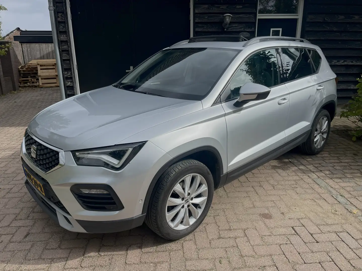 SEAT Ateca 1.0TSI 110pk SK-DAK/CAMERA/CLIMATE/AUTO PARKING Grijs - 2