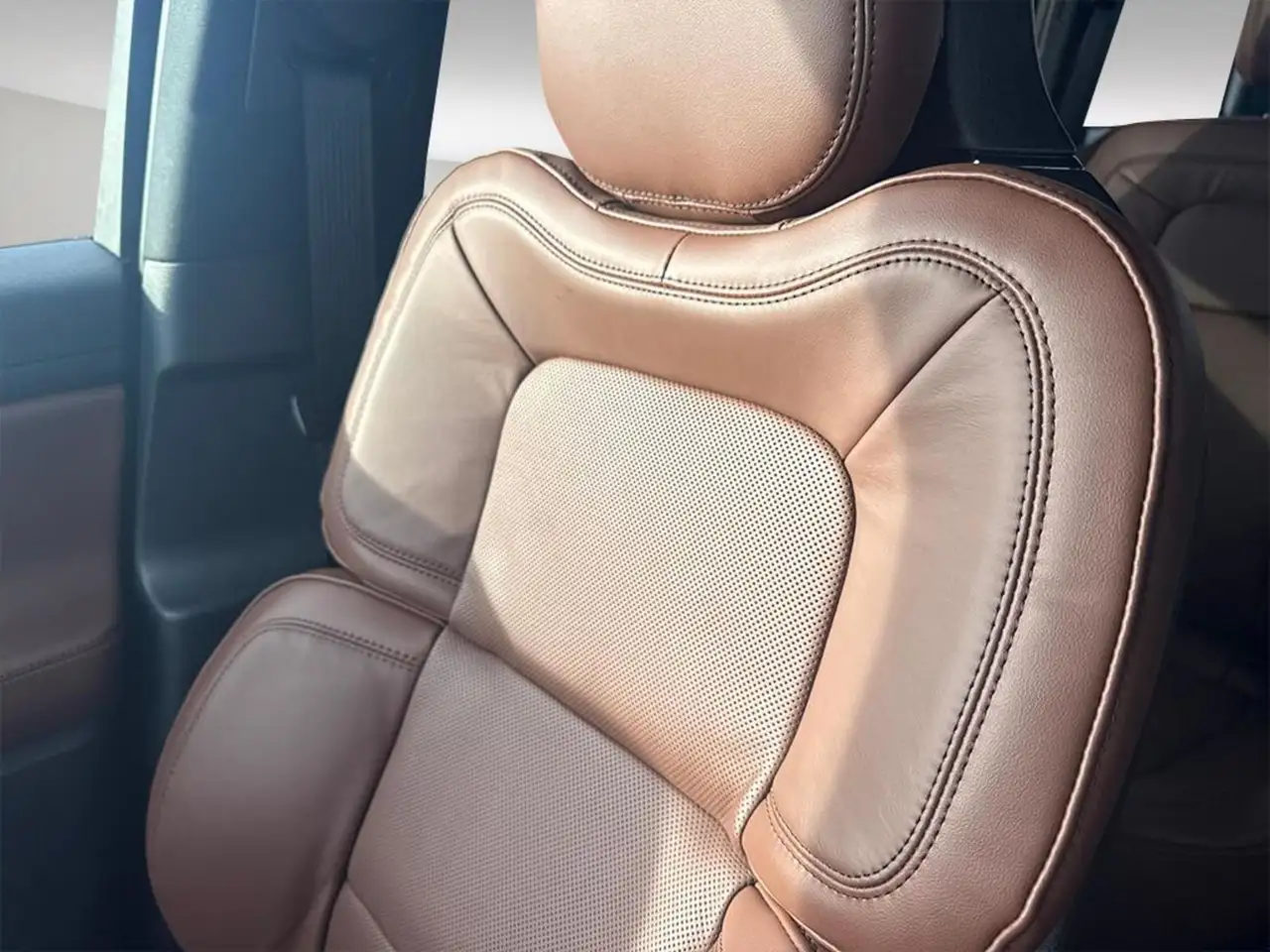 Lincoln Aviator снимка Lincoln Aviator