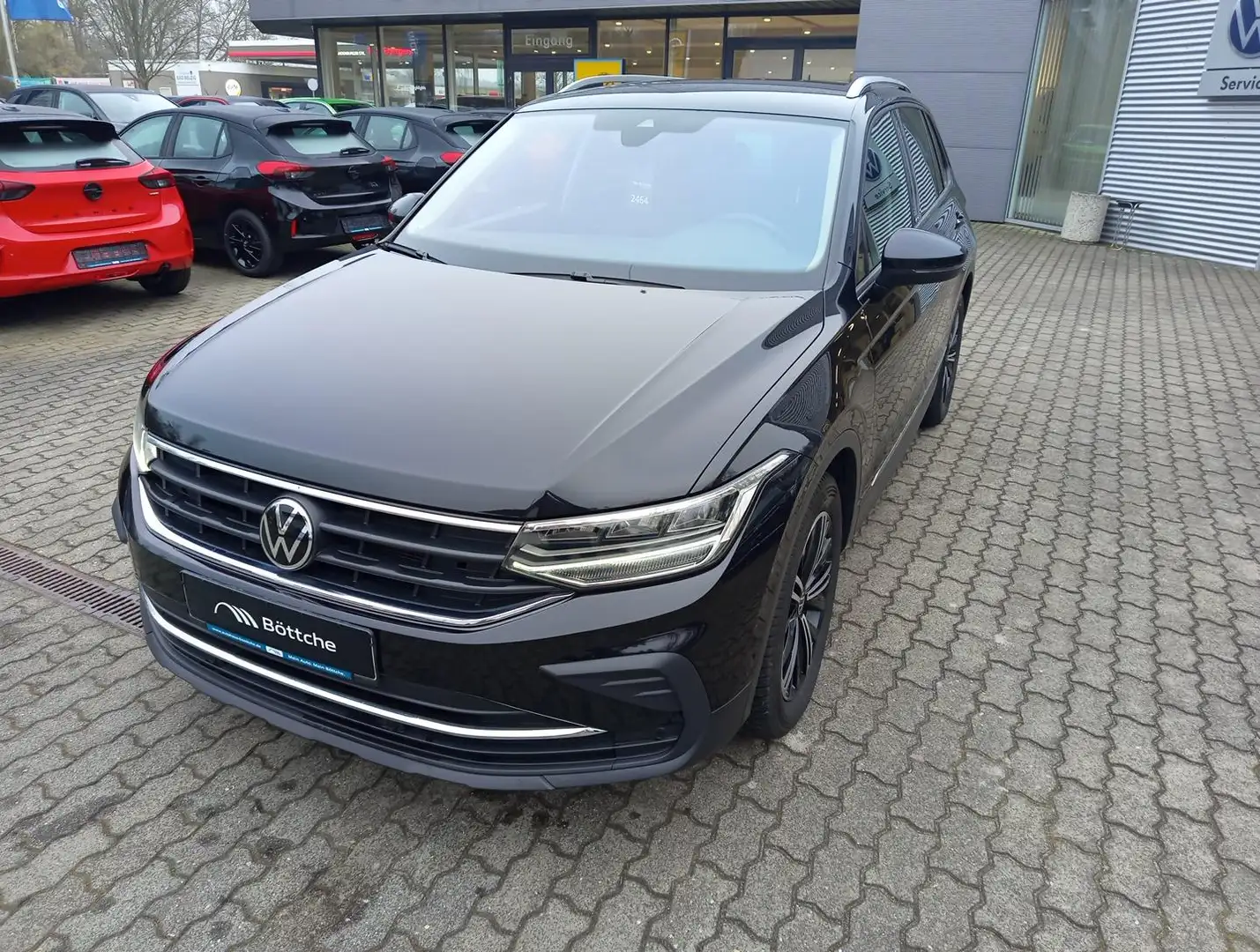 Volkswagen Tiguan 2.0 Active LED/AHK/Navi/SHZ/Allwetter/Kamera Schwarz - 2
