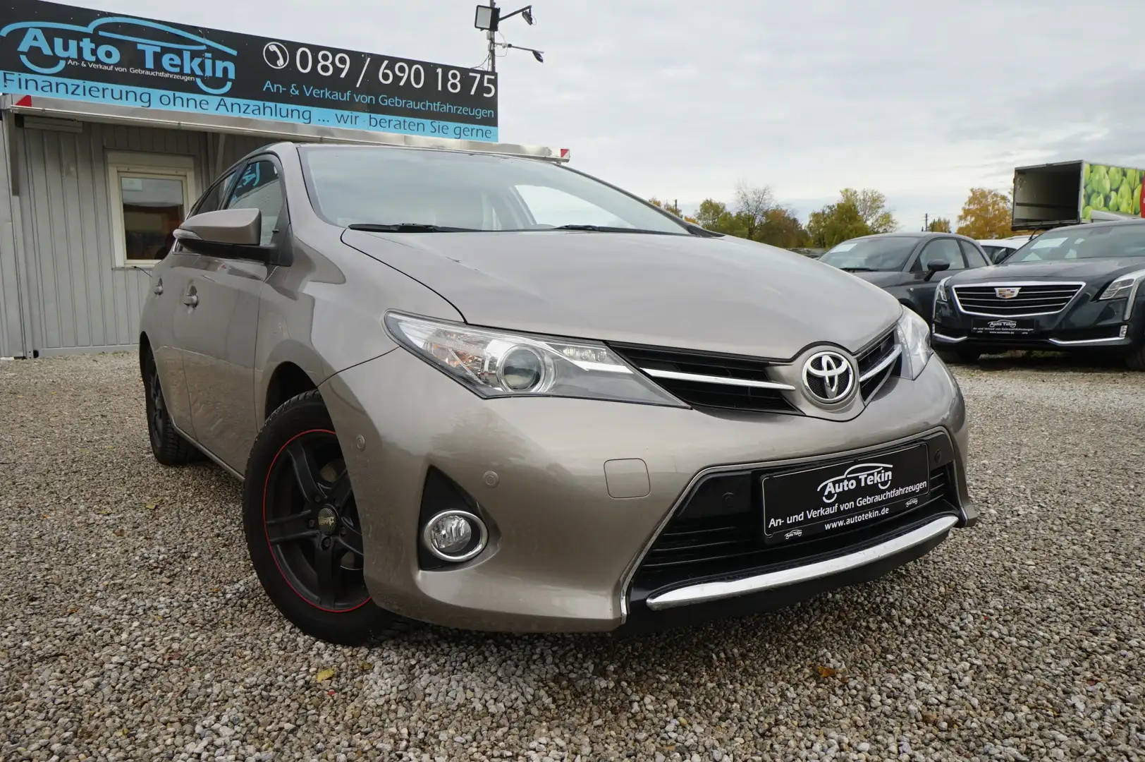 Toyota Auris 1.6 Life+ |8-fach bereift| |Kamera| |AHK| Grau - 1