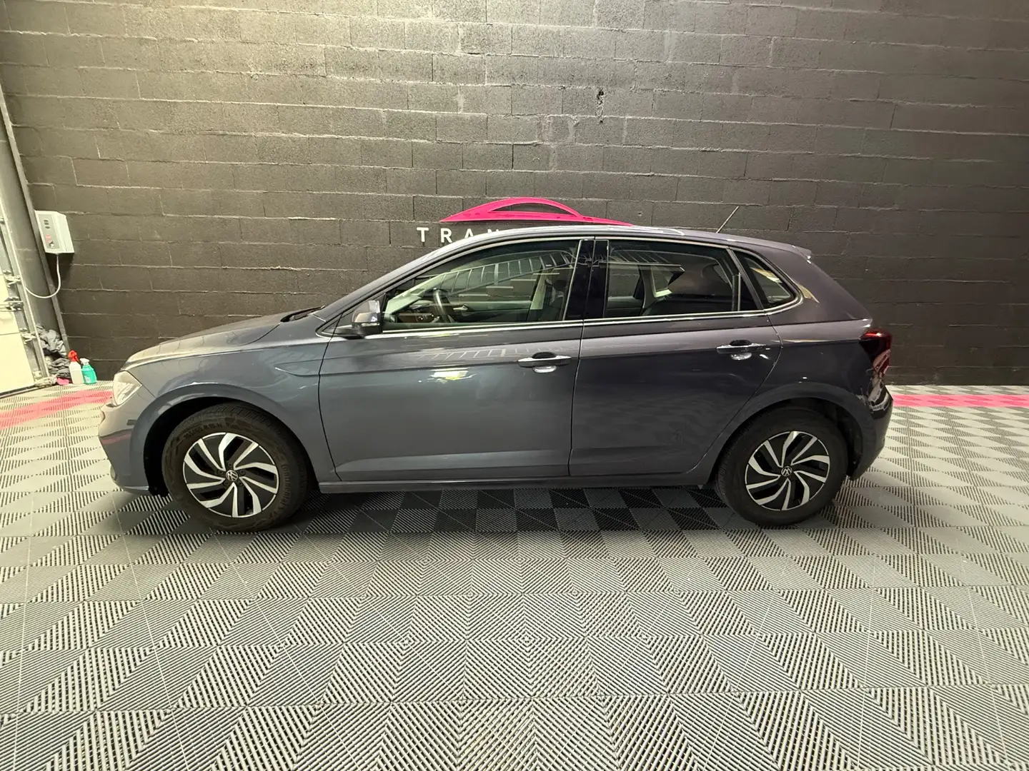 Volkswagen Polo Life Gris - 2