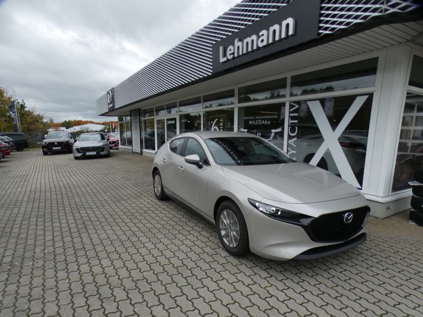 Mazda 3 nuo 398 €/ mėn Benzinas/Elektra 2025m. Sedanas Mechaninė