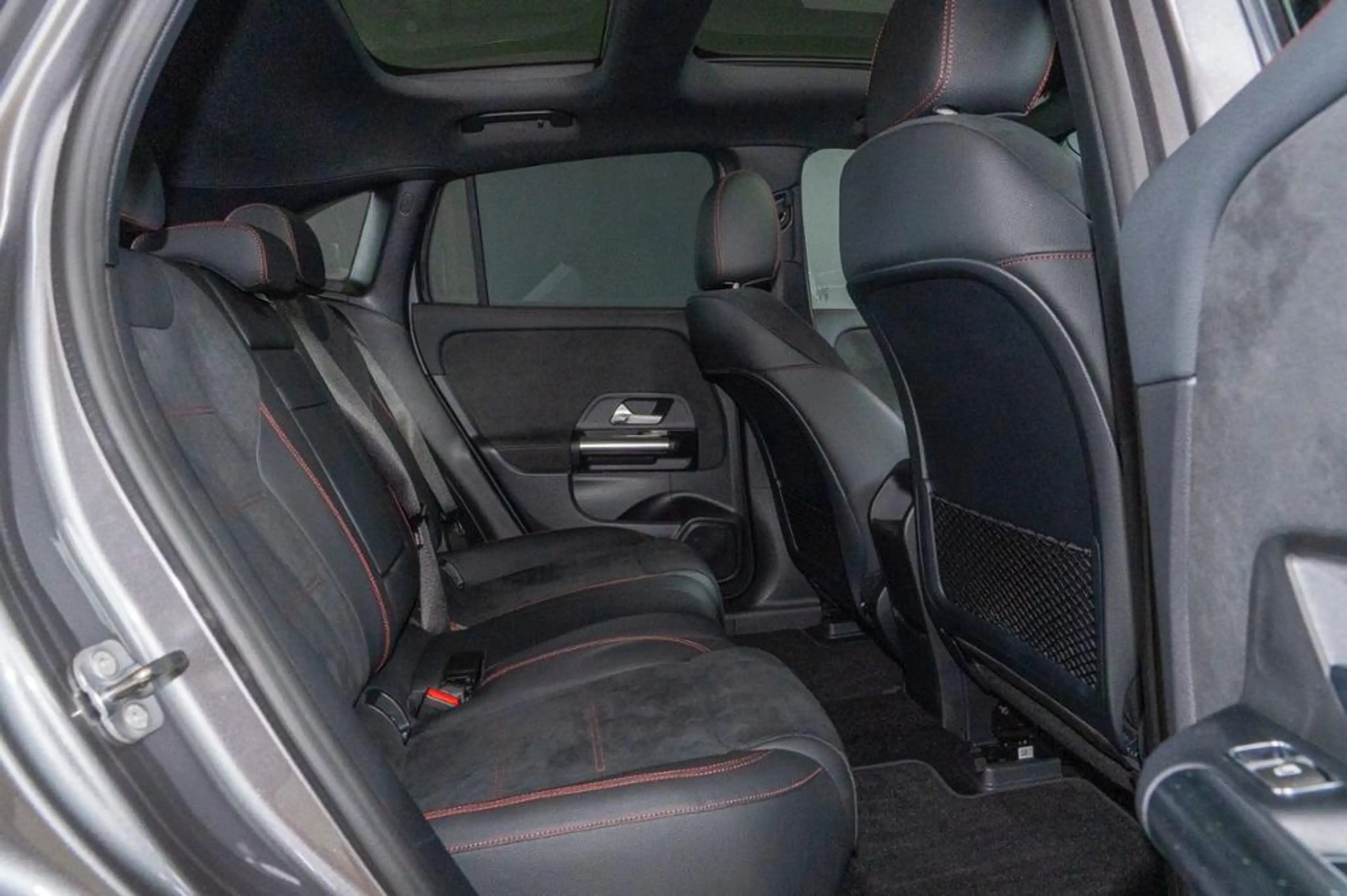 Mercedes-Benz EQA 300 4M *AMG Night Pano Distronic LED Winter — photo 10