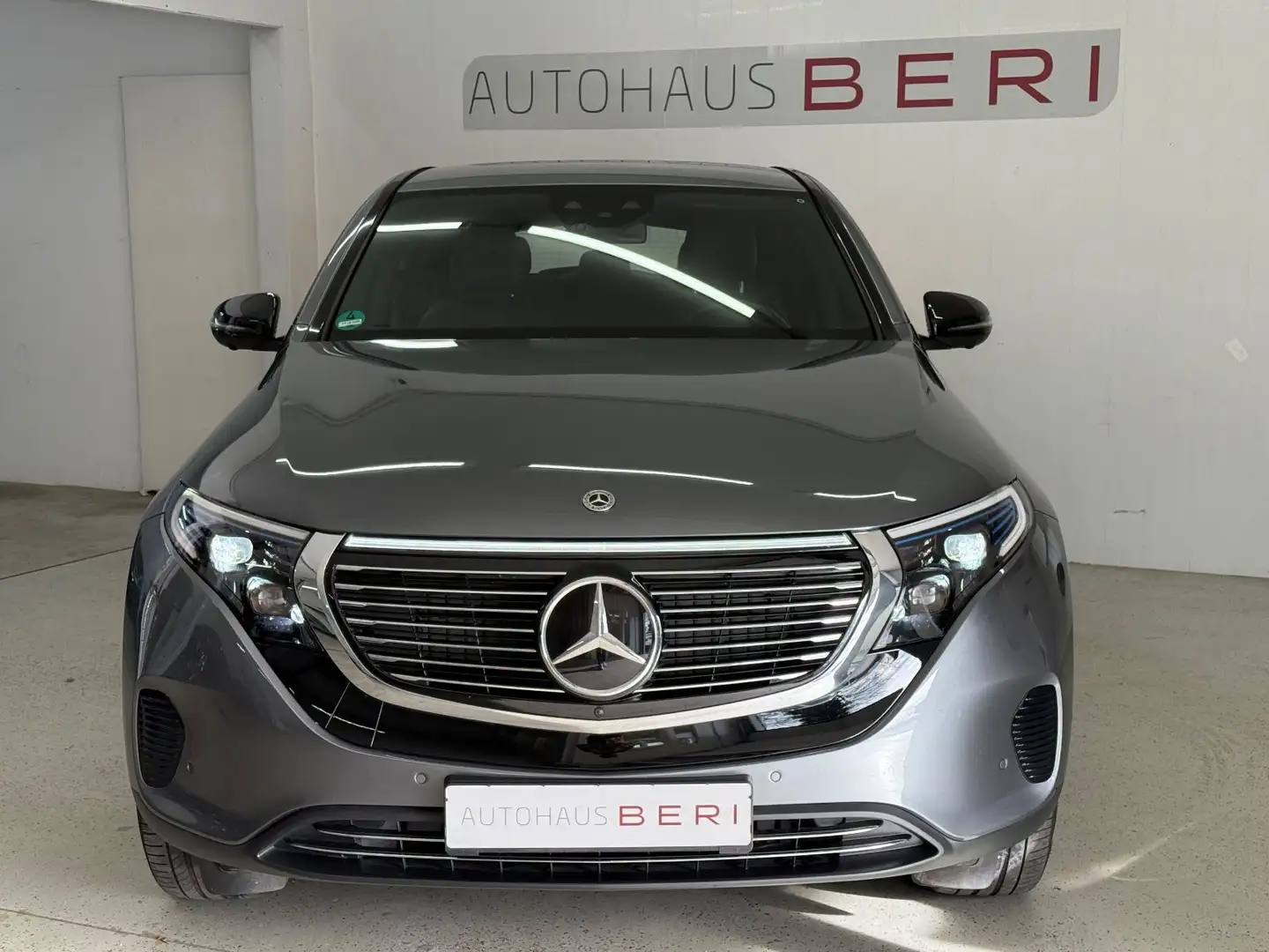 Mercedes-Benz EQC 400 400 4Matic*AHK*360°*DIS*Multibeam Grau - 2