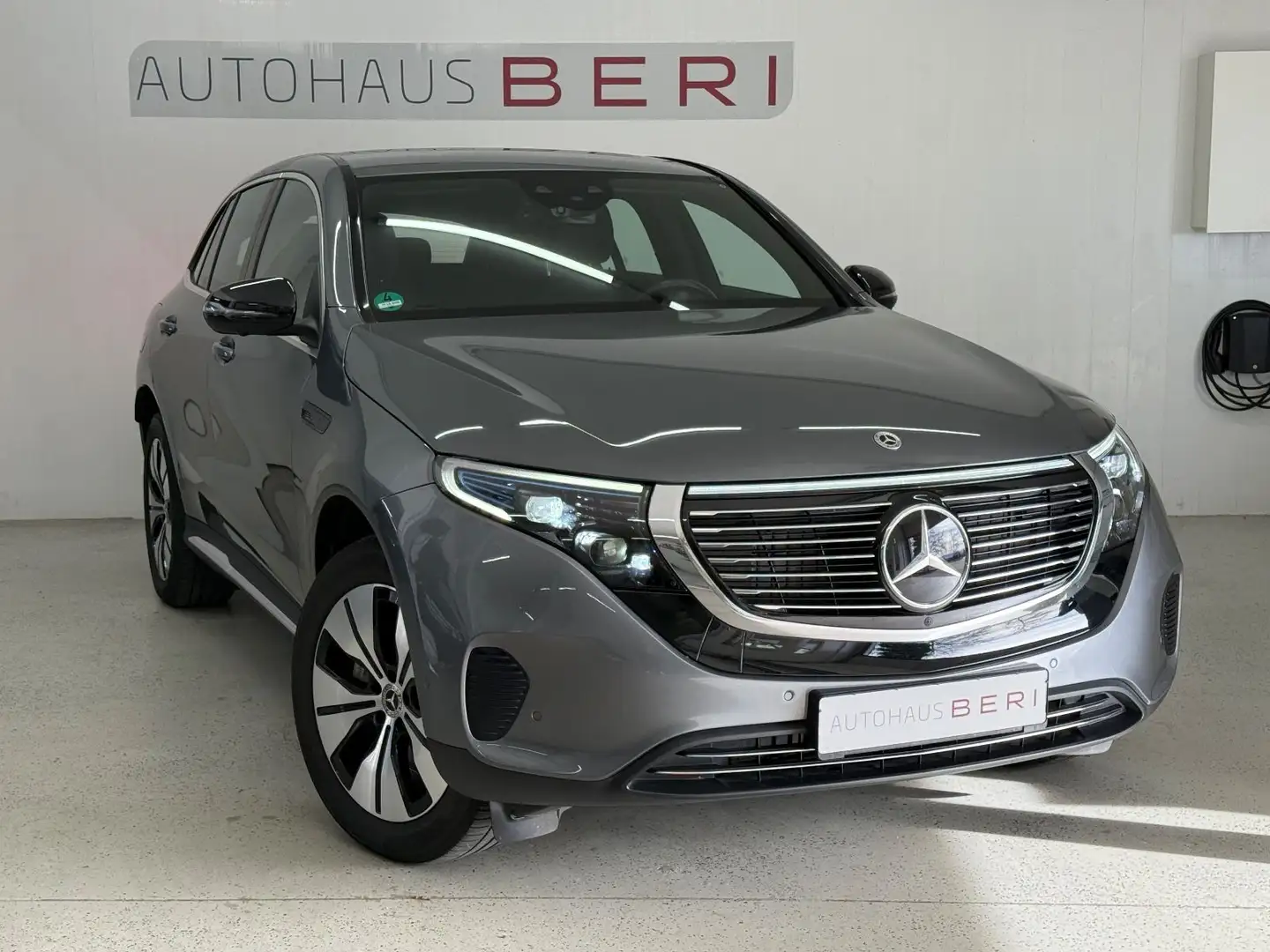 Mercedes-Benz EQC 400 400 4Matic*AHK*360°*DIS*Multibeam Grau - 1