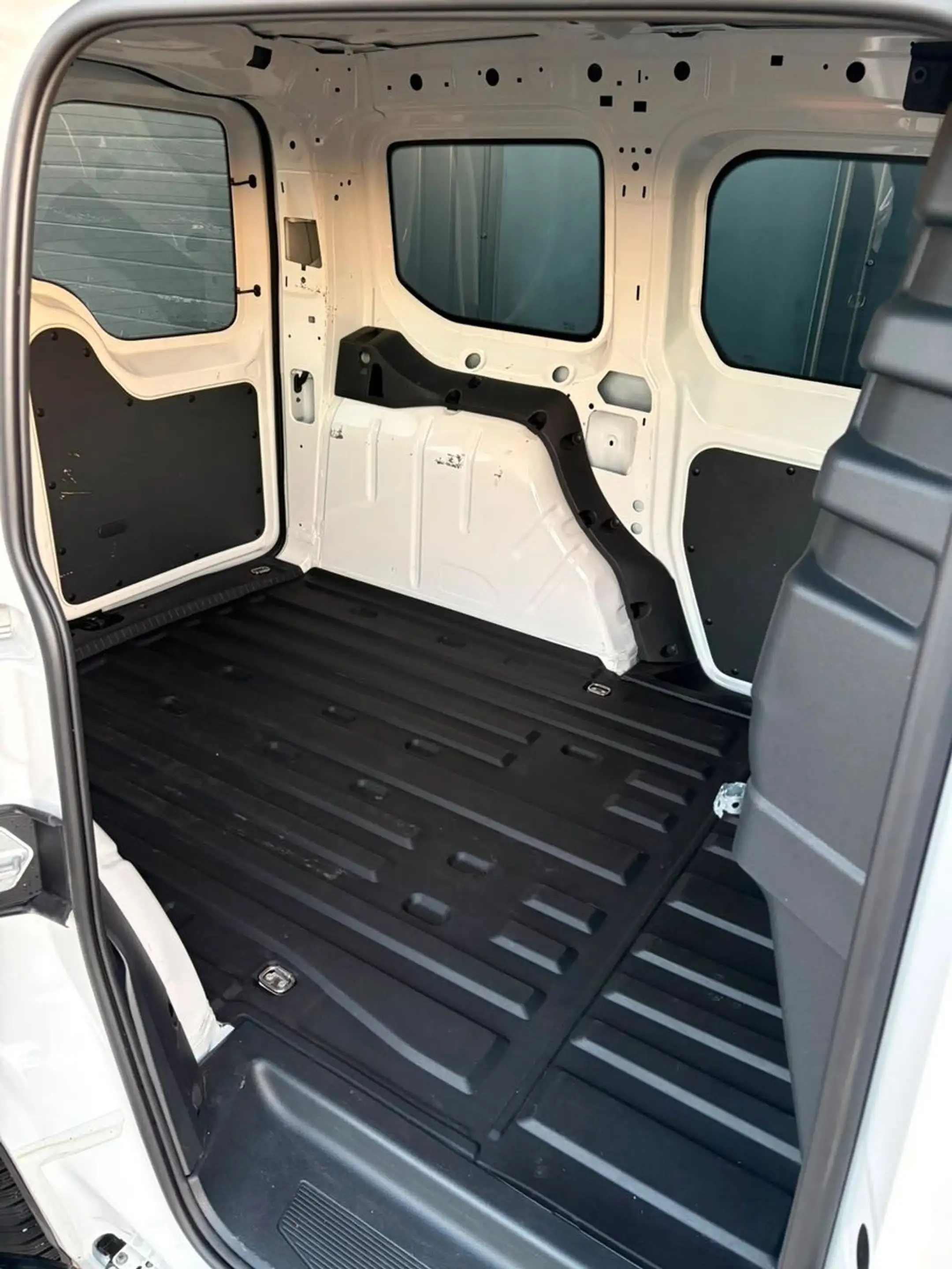 Volkswagen Caddy Cargo*1.Hand*Klima*Tüv Neu*Service Neu* — photo 12