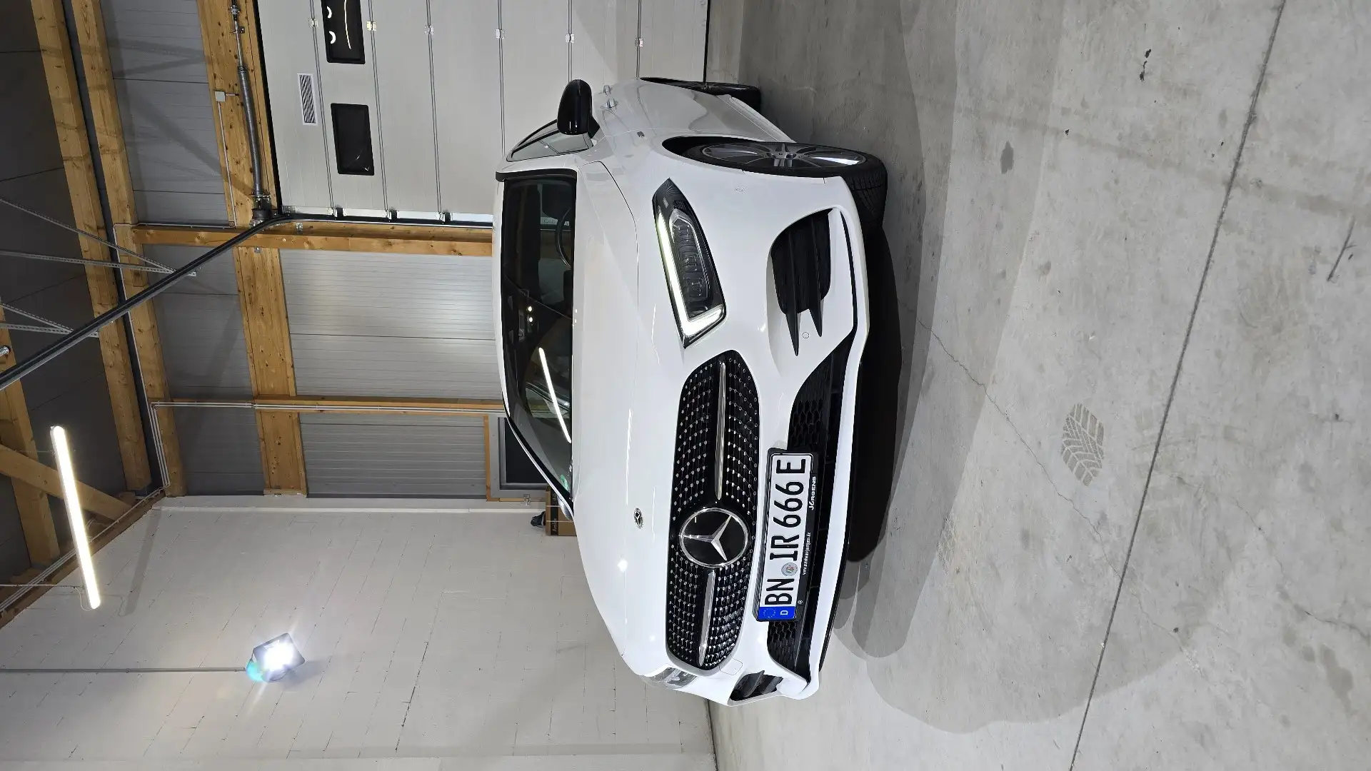 Mercedes-Benz A 250 e 8G-DCT AMG Line Weiß - 2