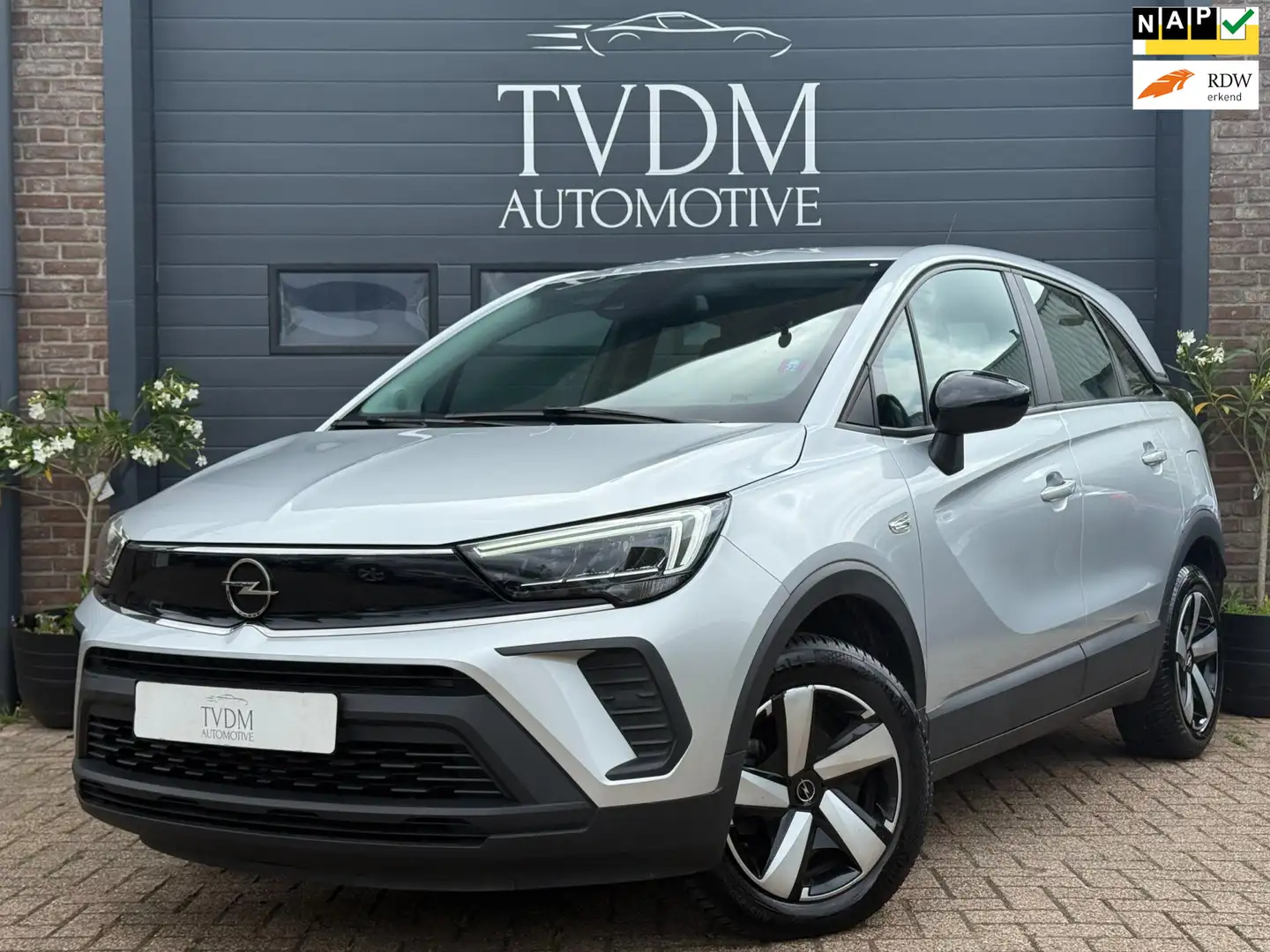 Opel Crossland 1.2 Turbo Business Elegance|NAVI|CAMERA|CRUISE Grijs - 1