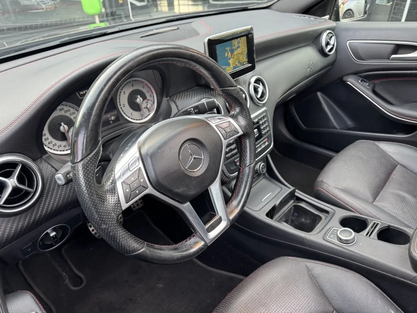Mercedes-Benz A 220 CDI AMG Line Pano SCHADE LICHTE Bruin - 2