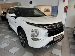Mitsubishi Outlander 2.4 4WD Plug In Hybrid Top mit Luxury Paket