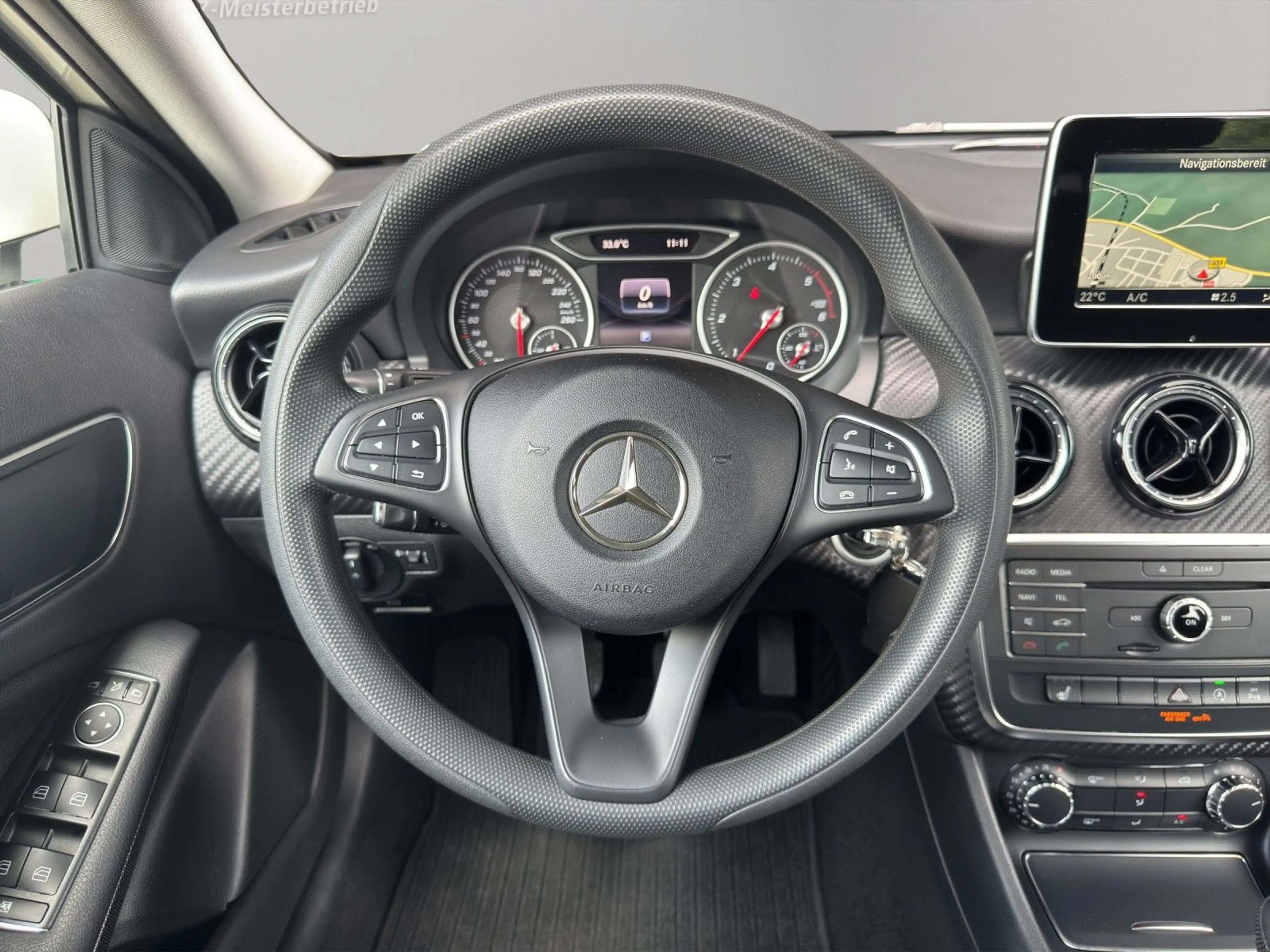 Mercedes-Benz GLA 200 d *Navigation*Tempomat* — photo 14