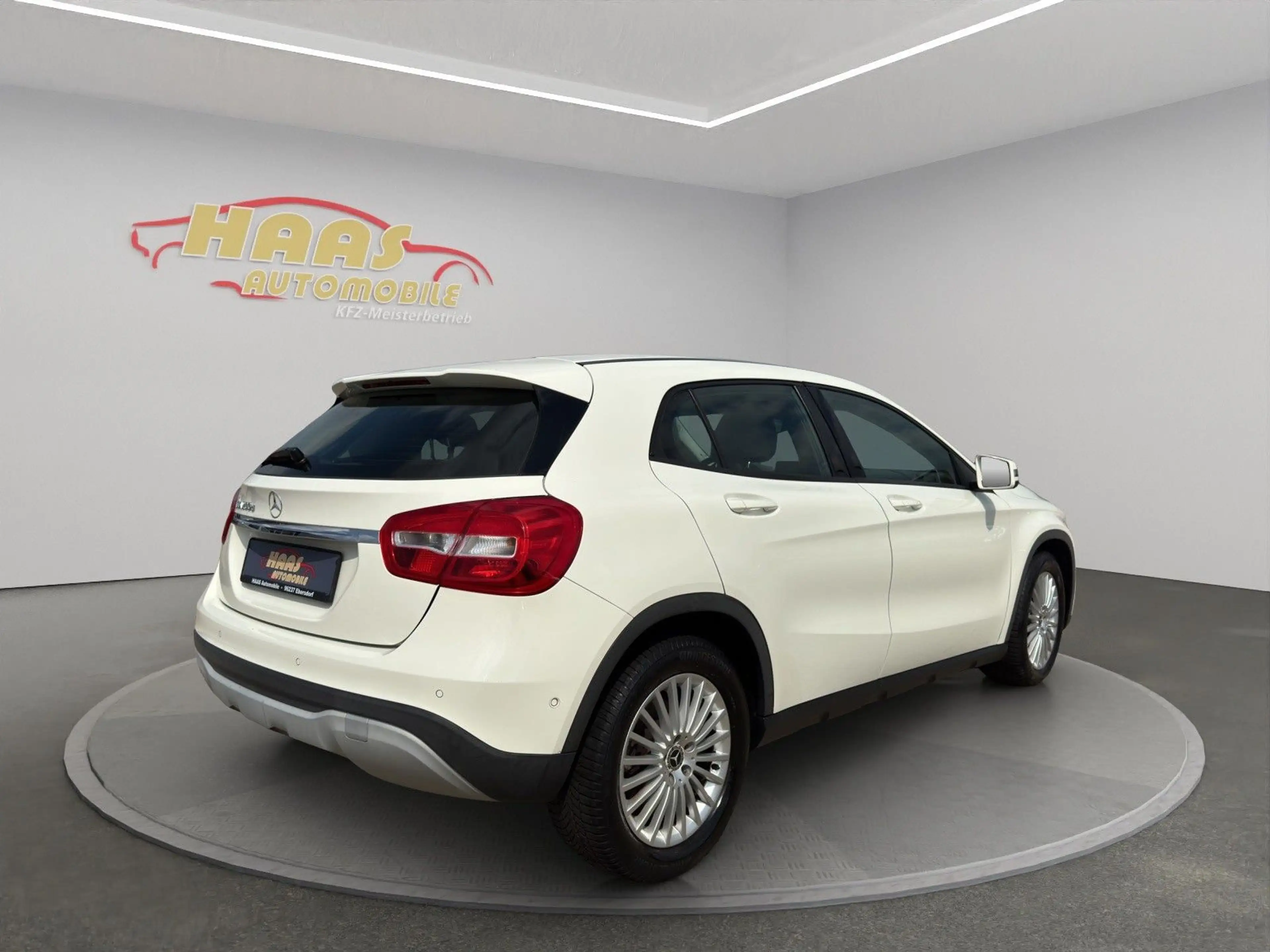 Mercedes-Benz GLA 200 d *Navigation*Tempomat* — photo 5
