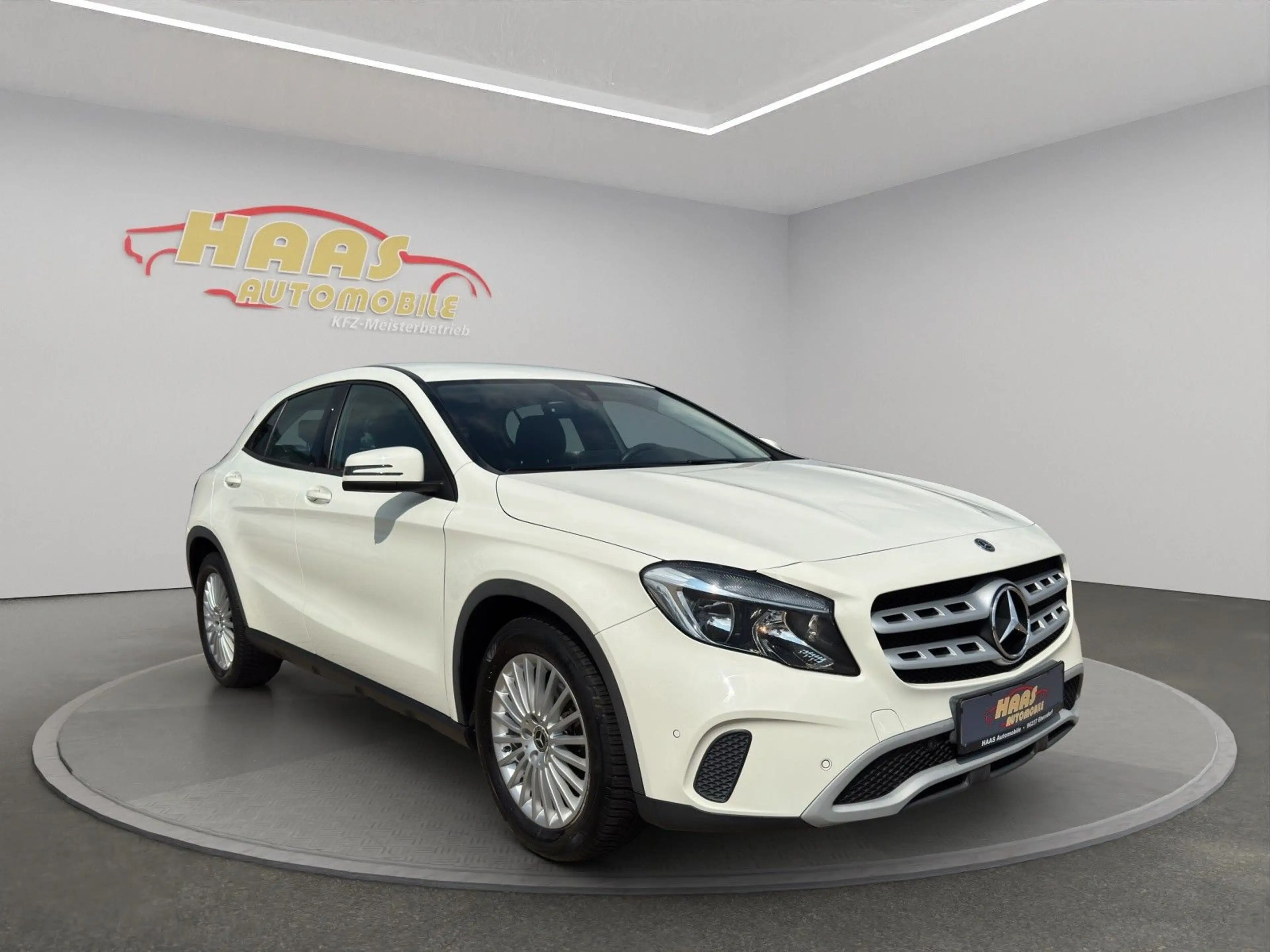 Mercedes-Benz GLA 200 d *Navigation*Tempomat* — photo 3
