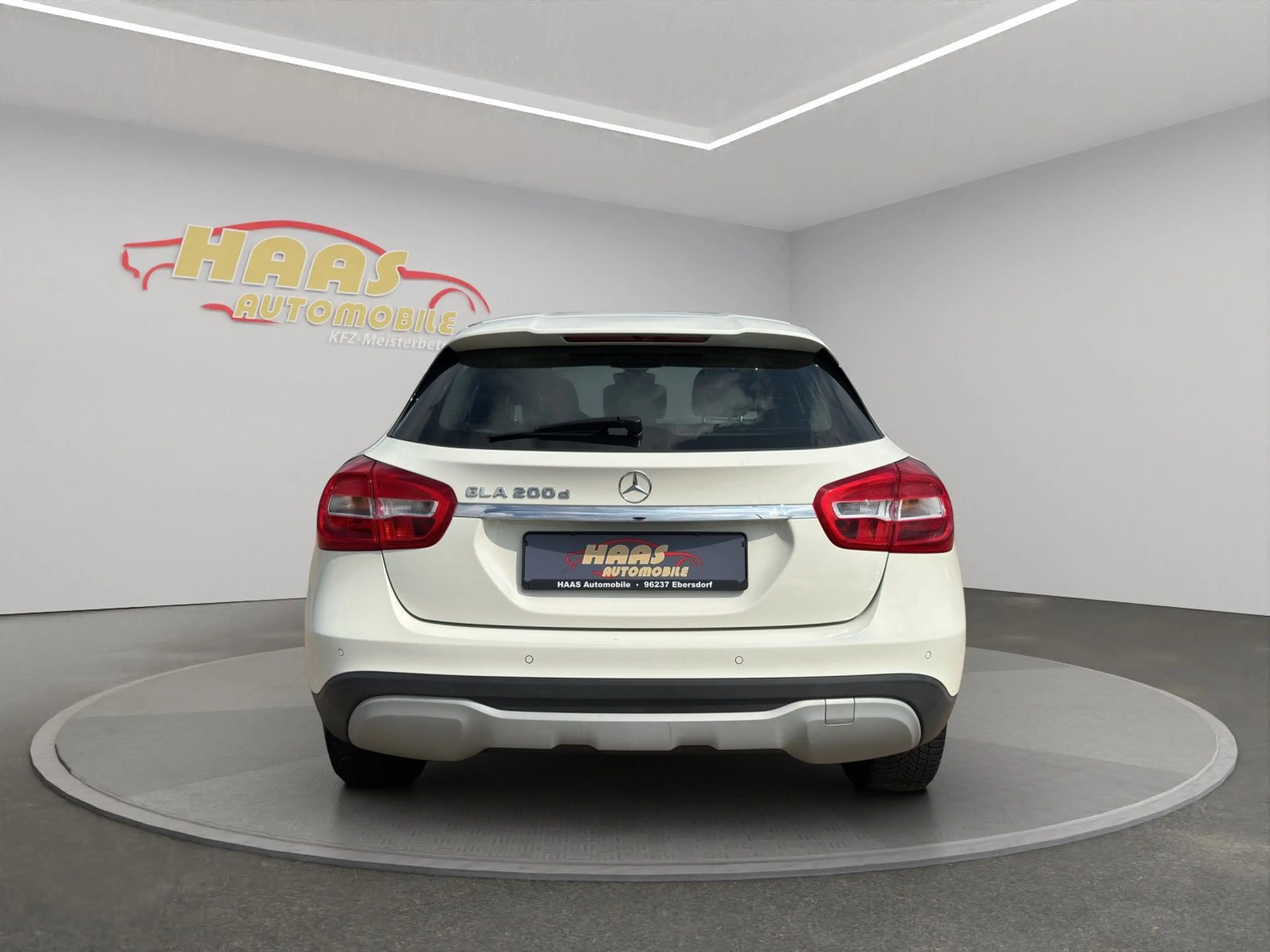 Mercedes-Benz GLA 200 d *Navigation*Tempomat* — photo 6