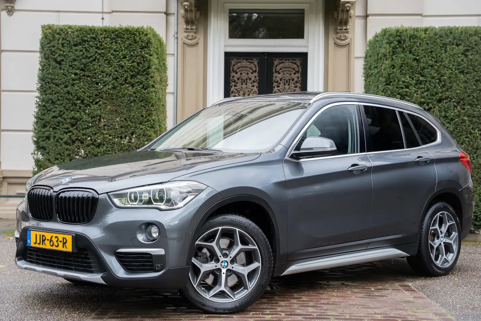 BMW X1 xDrive20i High Executive PANO | MEMORY | KEYLESS | Gris - 1