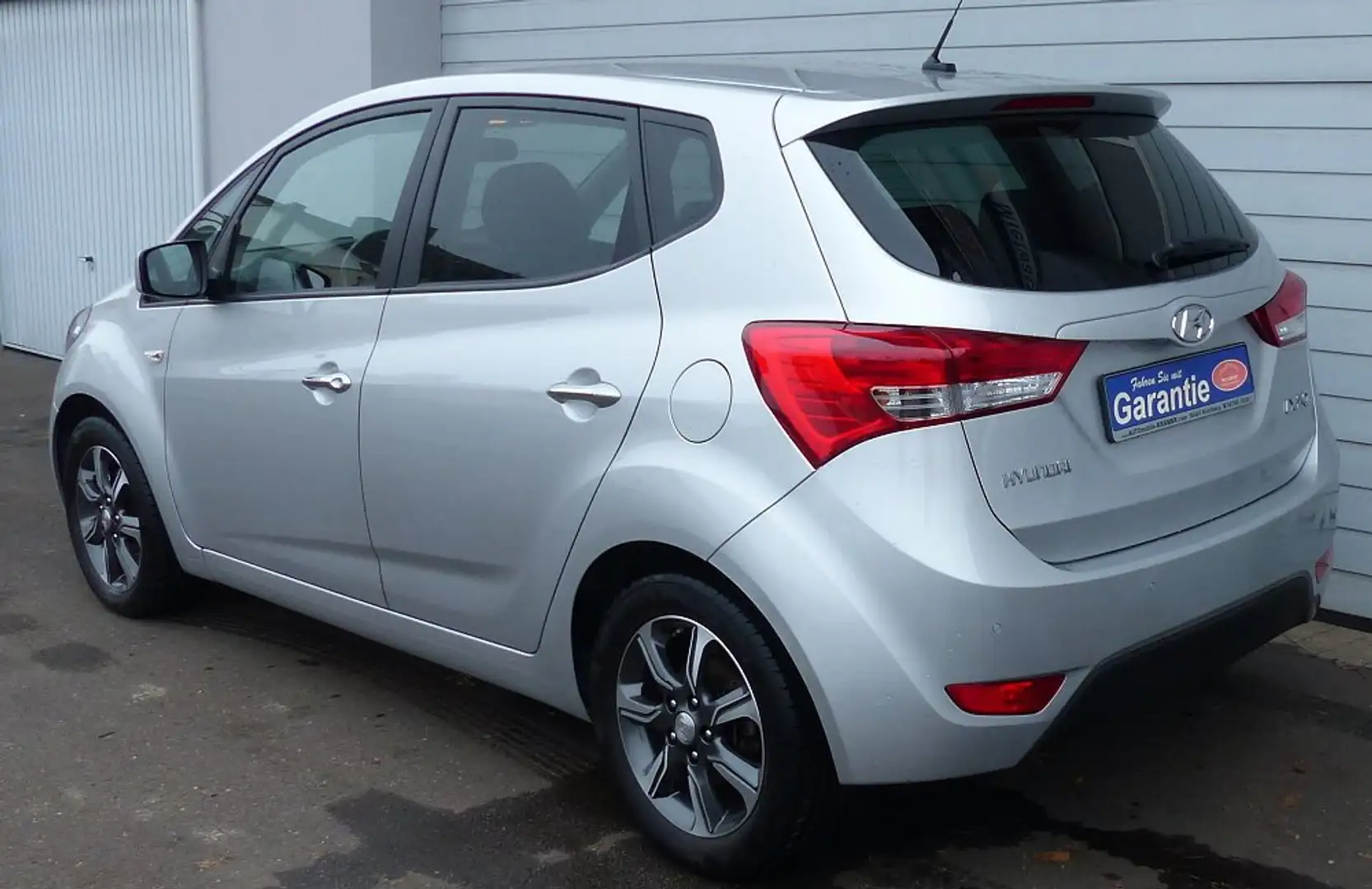Hyundai iX20 blue Space TOP Zustand nur 16300 KM Argent - 2