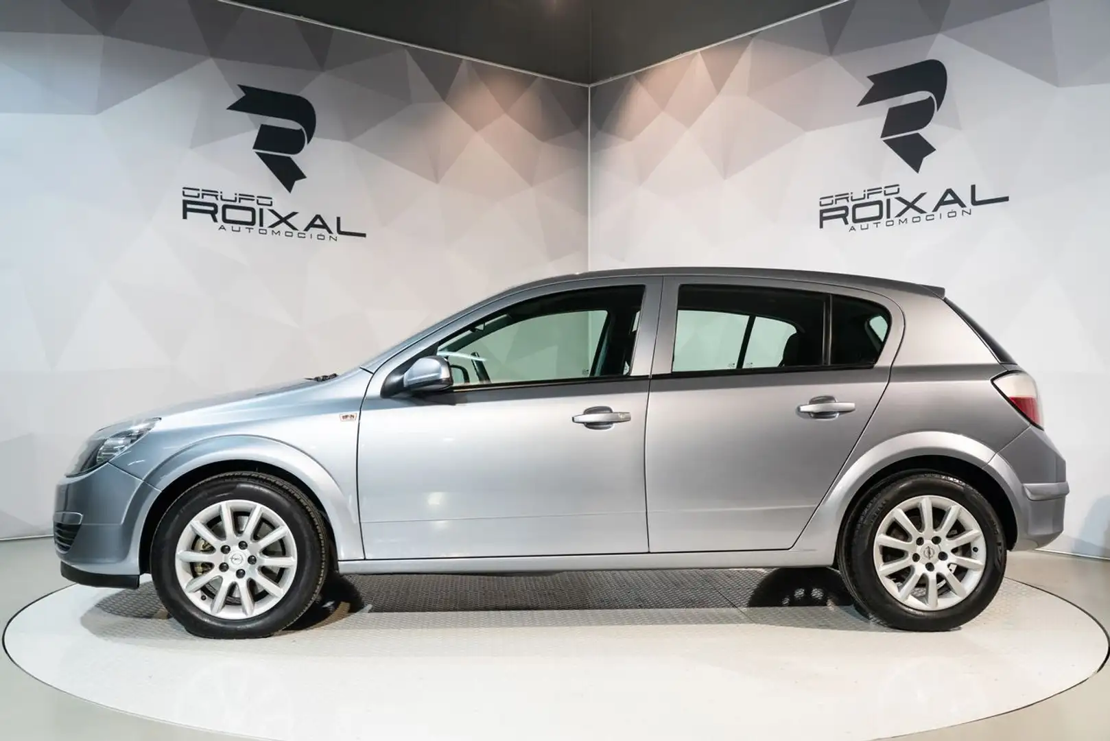 Opel Astra 1.9CDTi Enjoy Zilver - 2