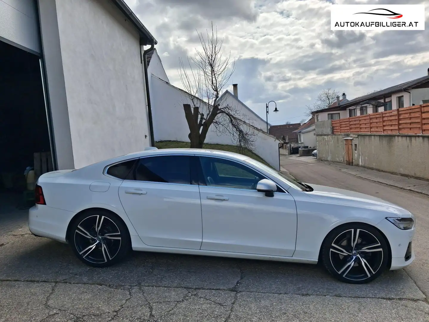 Volvo S90 D4 Geartronic R Design *Voll-Ausstattung* Weiß - 2