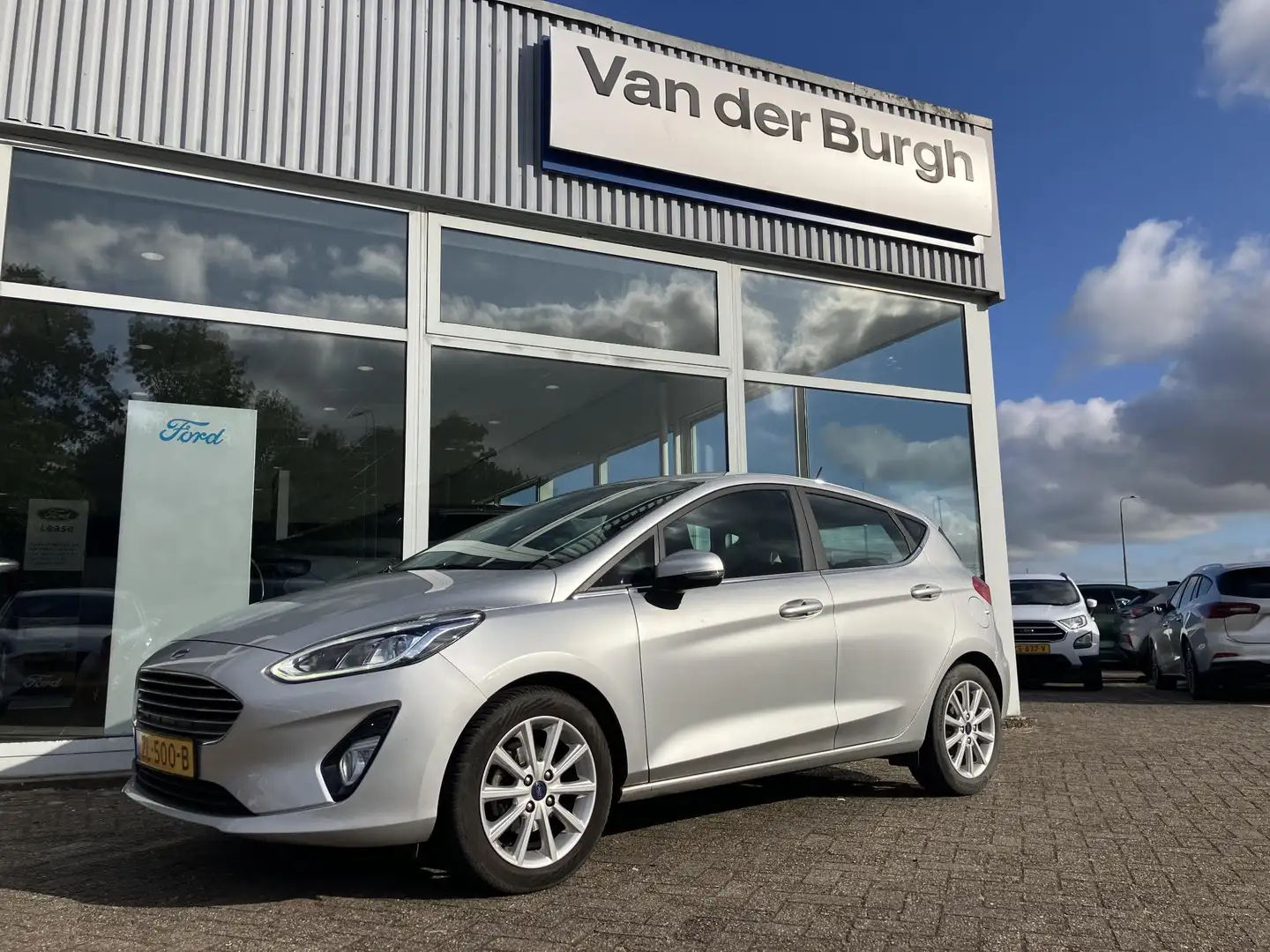 Ford Fiesta 5-deurs Titanium 1.0 ECOboost 100pk Trekhaak - voo Grijs - 2